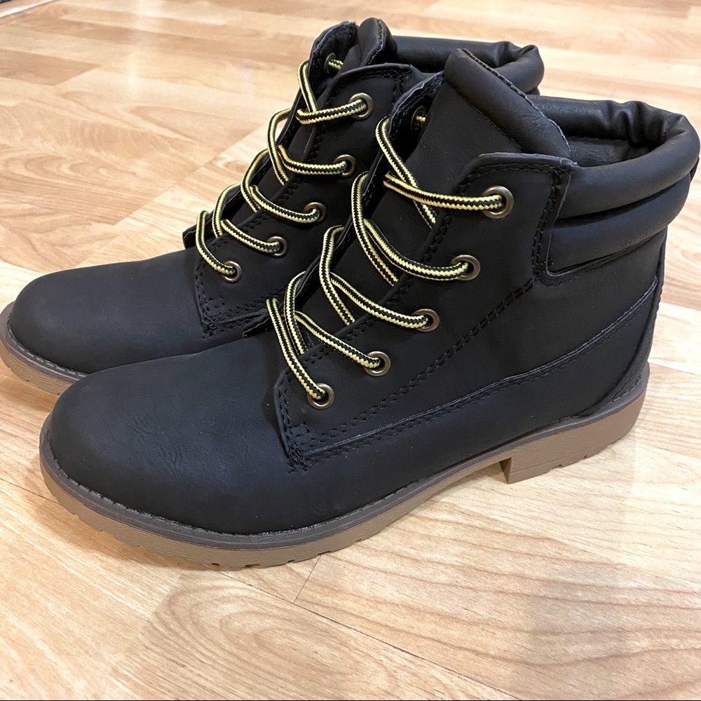 🆕 🥾 Rampage Women’s Laced Boots- Size 7